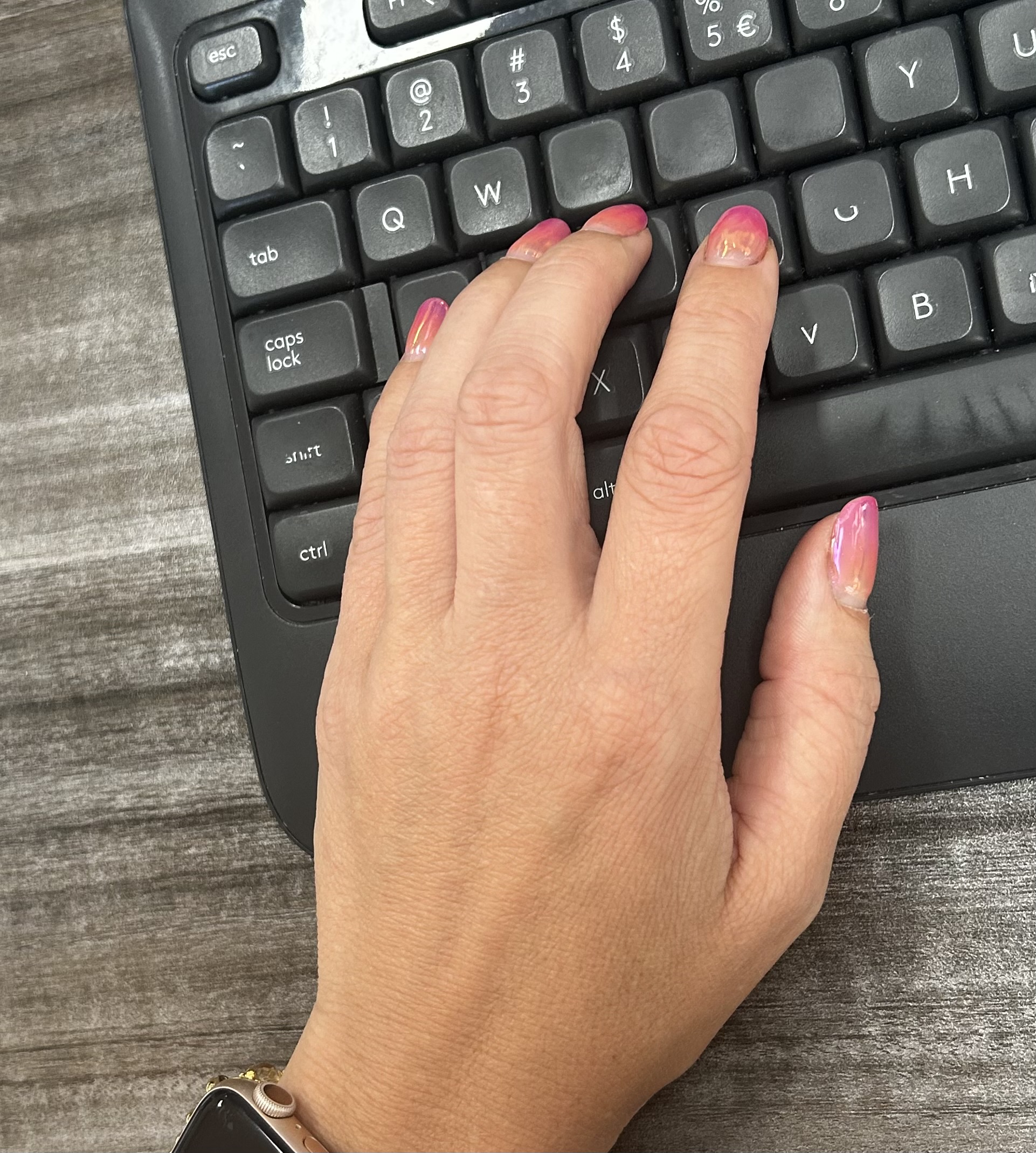 Roze ombre nagels in BIAB